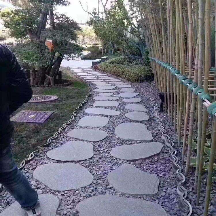 貼鵝卵石一平方米的價格是多少？室內外裝飾指南